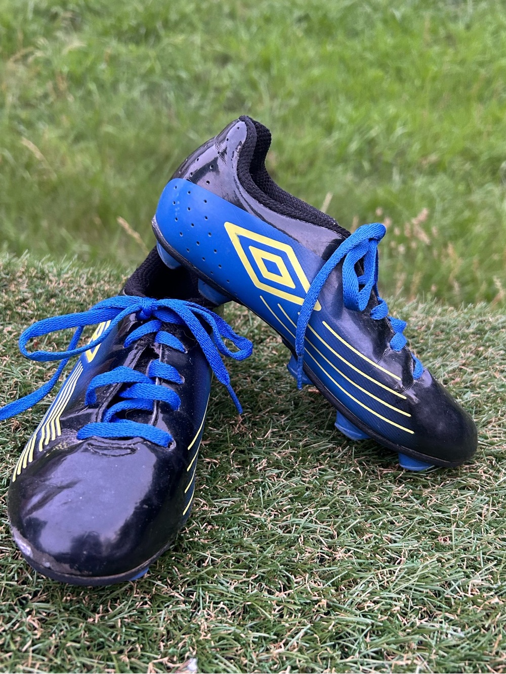 UMBRO SoccerCleats Shoes, Size 12  k, Black & Blue Athletic Rec League